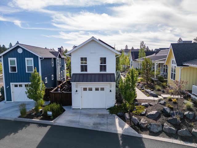 2777 NW High Lakes Loop, Bend, OR 97703