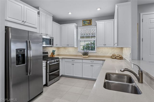 8025 Calle Canovas CT, Naples, FL 34114