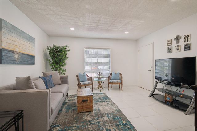 2210 NE 67th Street 1211, Fort Lauderdale, FL 33308