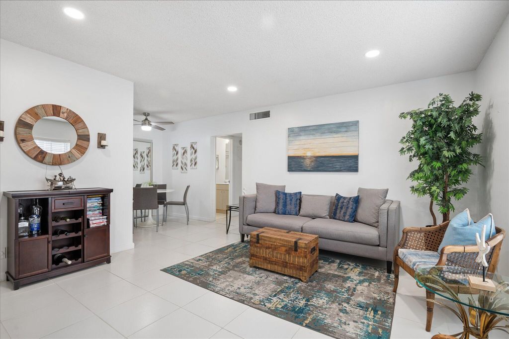 2210 NE 67th Street 1211, Fort Lauderdale, FL 33308