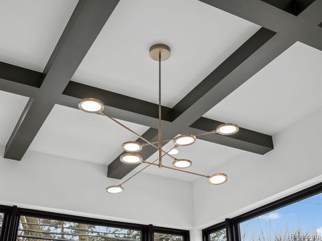 1220 N Pine Street, Rochester, MI 48307