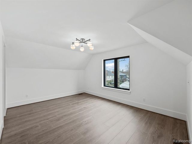 1220 N Pine Street, Rochester, MI 48307