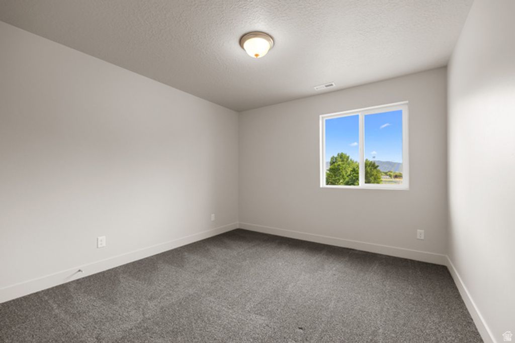 Image 11 of property listing at 1715 S SAGEBERRY DR #SKYLIN, Santaquin, UT 84655