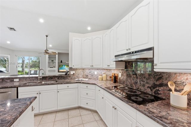 158 Dockside Cir, Weston, FL 33327