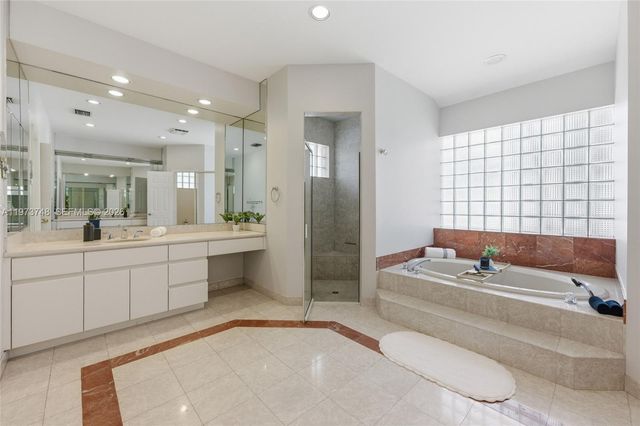 158 Dockside Cir, Weston, FL 33327