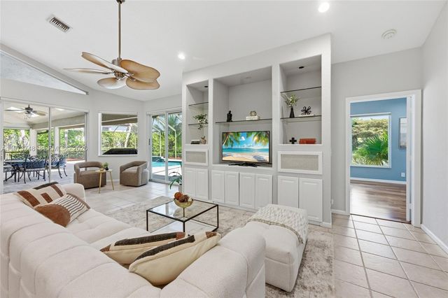 158 Dockside Cir, Weston, FL 33327