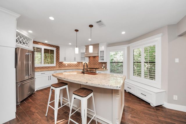 3 Hidden Deer Corner Court, The Woodlands, TX 77381