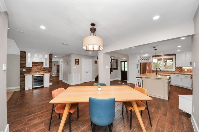3 Hidden Deer Corner Court, The Woodlands, TX 77381