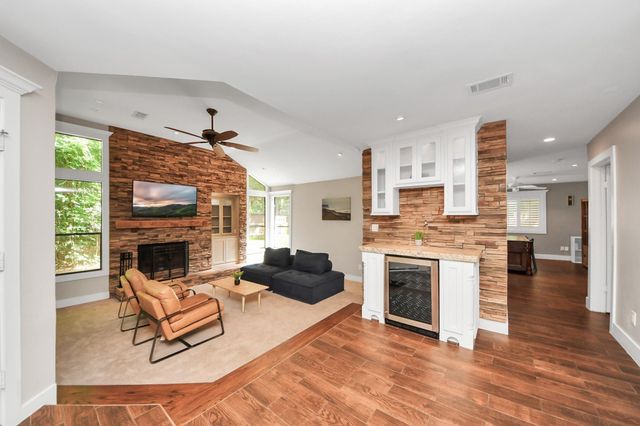 3 Hidden Deer Corner Court, The Woodlands, TX 77381