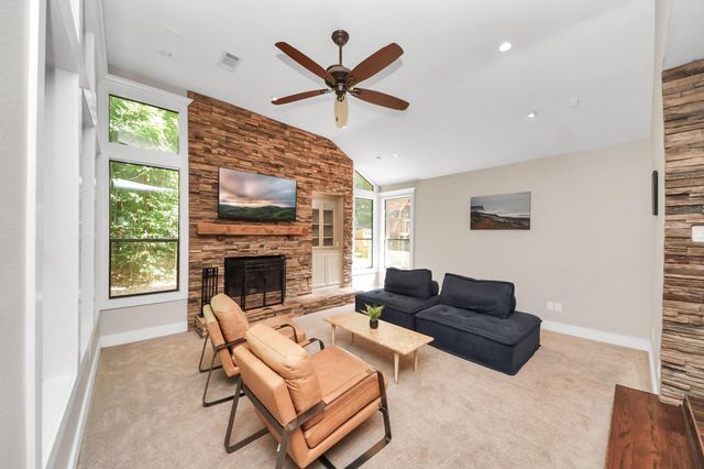 3 Hidden Deer Corner Court, The Woodlands, TX 77381