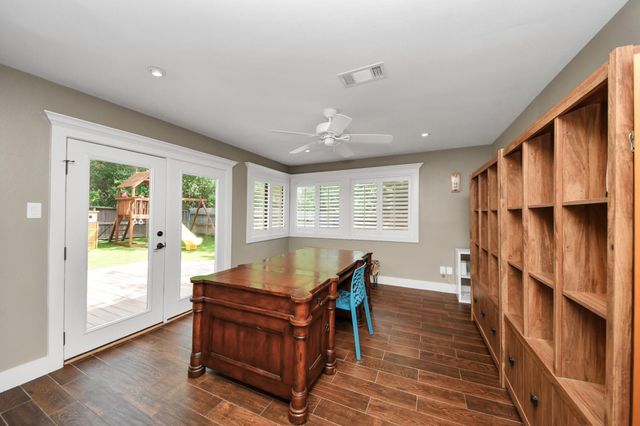 3 Hidden Deer Corner Court, The Woodlands, TX 77381