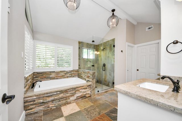 3 Hidden Deer Corner Court, The Woodlands, TX 77381
