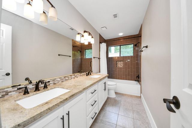 3 Hidden Deer Corner Court, The Woodlands, TX 77381