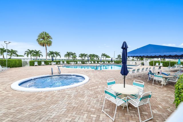 514 SW 20th Street, Boynton Beach, FL 33426