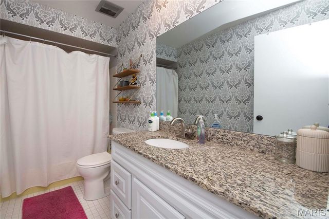 15129 Chamisal Drive, Chesterfield, MO 63017