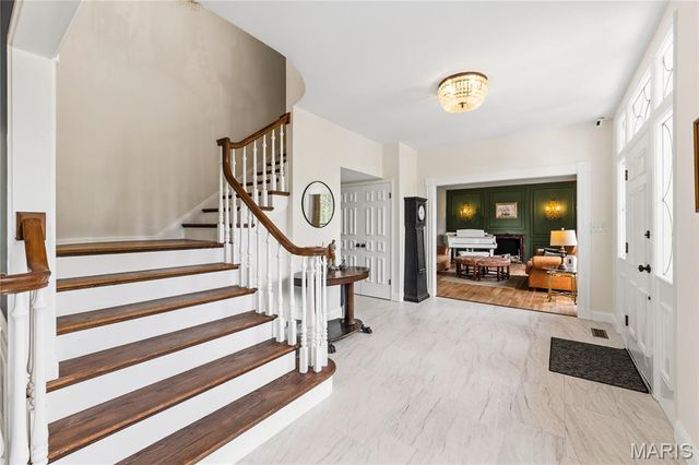 15129 Chamisal Drive, Chesterfield, MO 63017