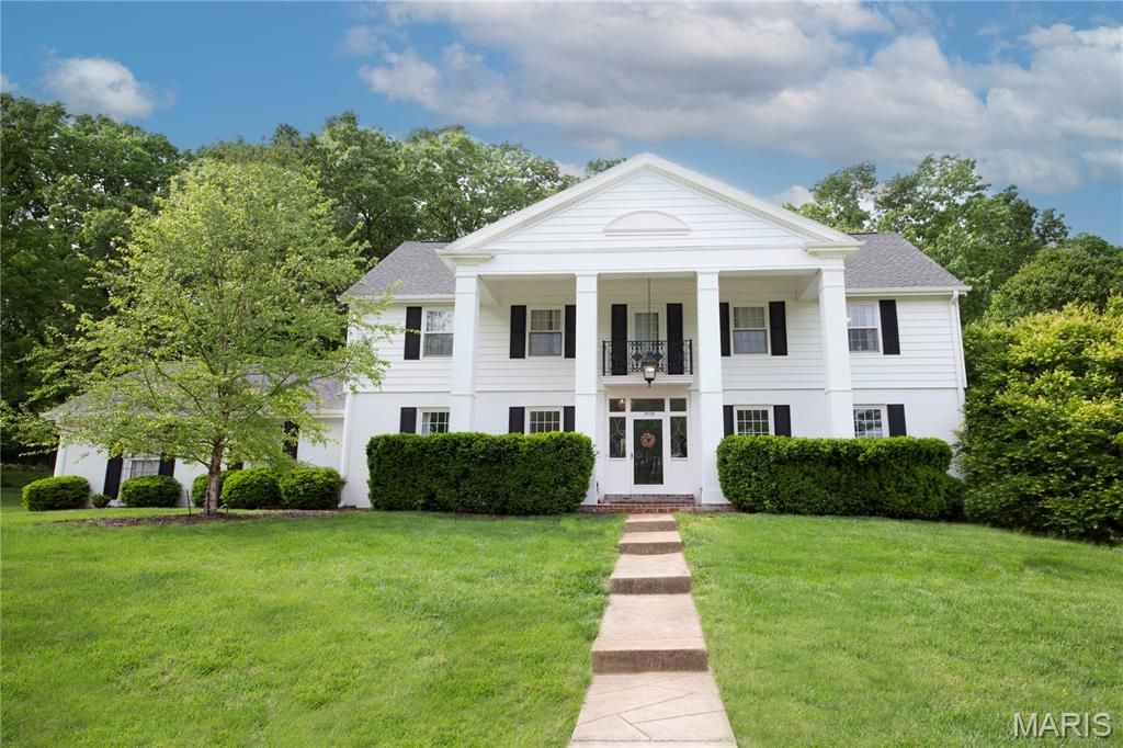 15129 Chamisal Drive, Chesterfield, MO 63017