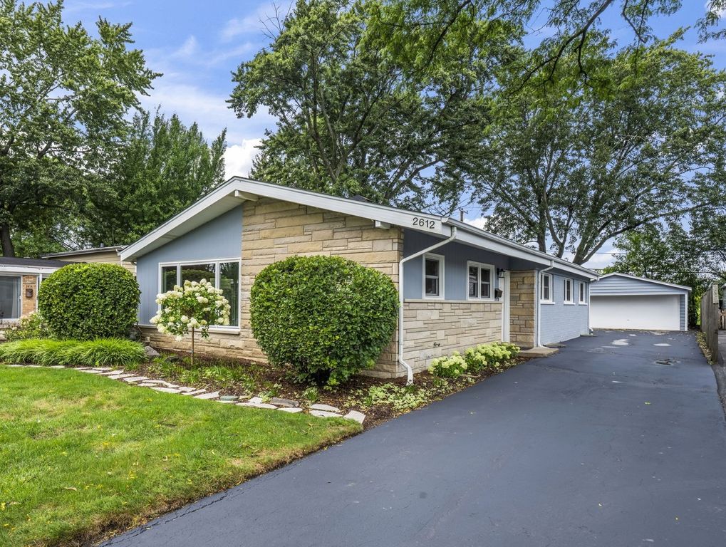 2612 Fontana Drive, Glenview, IL 60025 — exterior