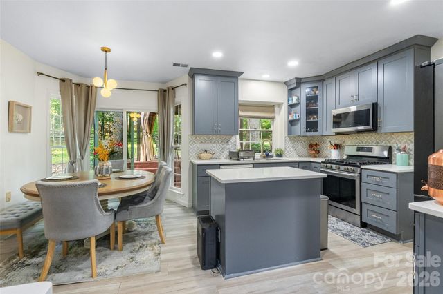 4131 Beauvista Drive, Charlotte, NC 28269