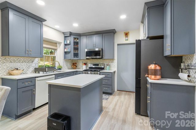 4131 Beauvista Drive, Charlotte, NC 28269