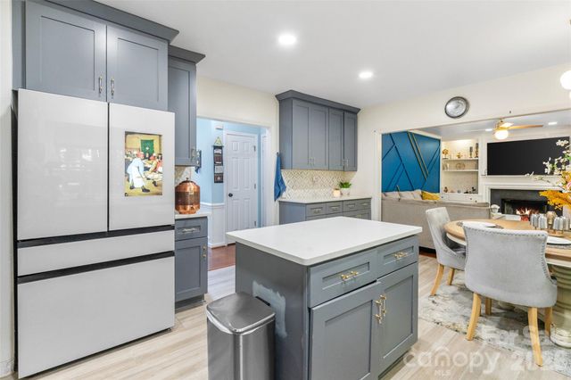 4131 Beauvista Drive, Charlotte, NC 28269