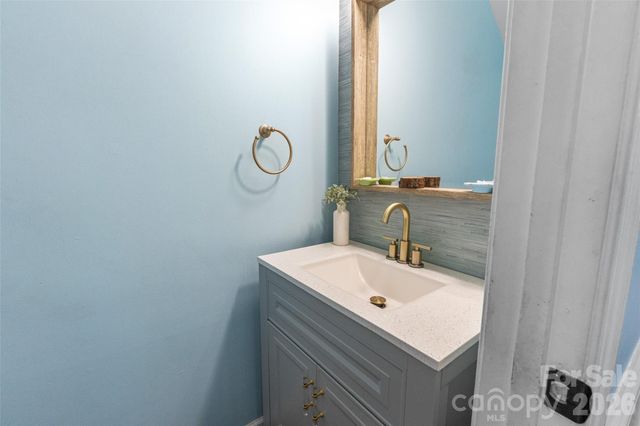 4131 Beauvista Drive, Charlotte, NC 28269