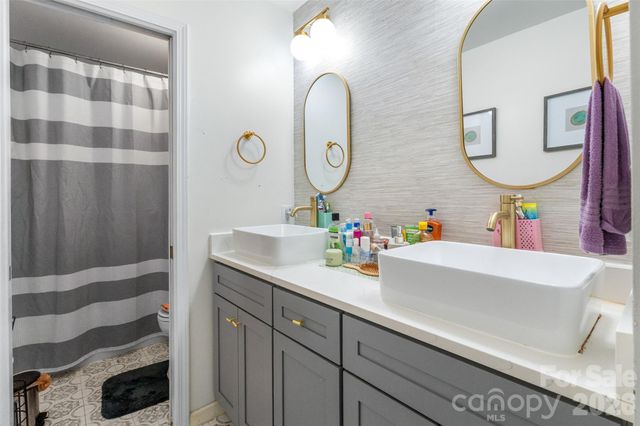 4131 Beauvista Drive, Charlotte, NC 28269