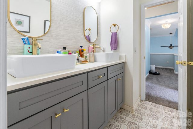 4131 Beauvista Drive, Charlotte, NC 28269