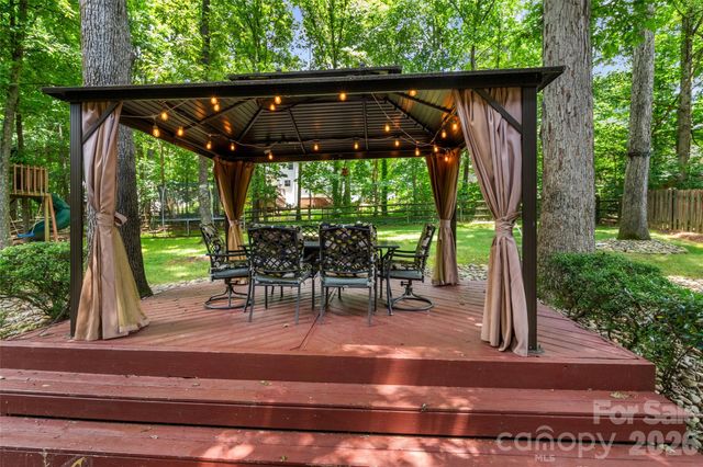 4131 Beauvista Drive, Charlotte, NC 28269