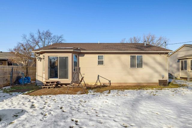 13850 Hartill Drive, Warren, MI 48089