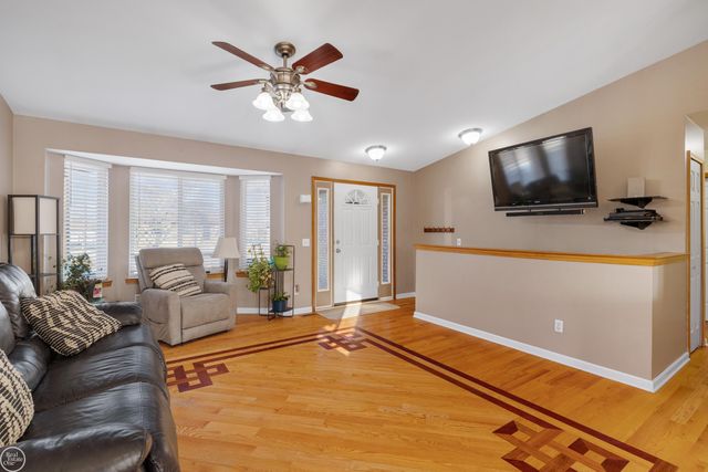 13850 Hartill Drive, Warren, MI 48089