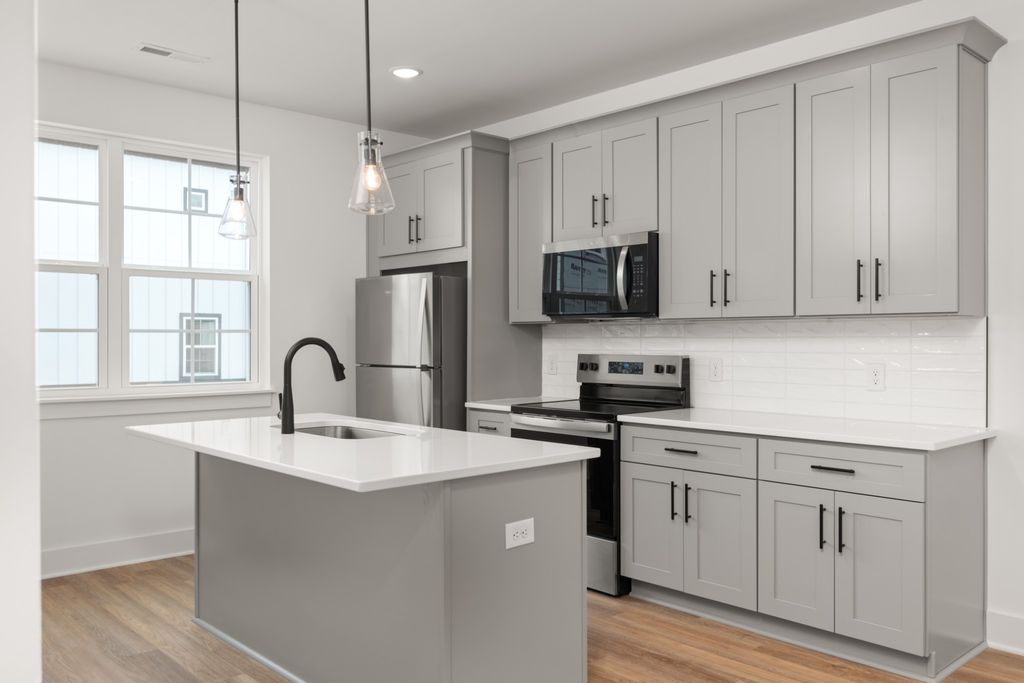 700 N DuPont Ave Unit 208, Madison, TN 37115