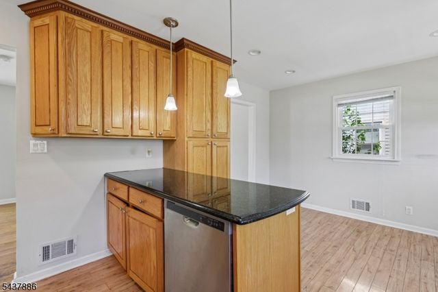 251 Main St, East Rutherford Boro, NJ 07073