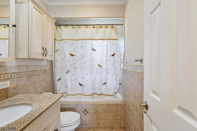 251 Main St, East Rutherford Boro, NJ 07073