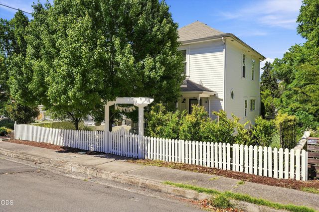 541 Fairview Street, Ashland, OR 97520