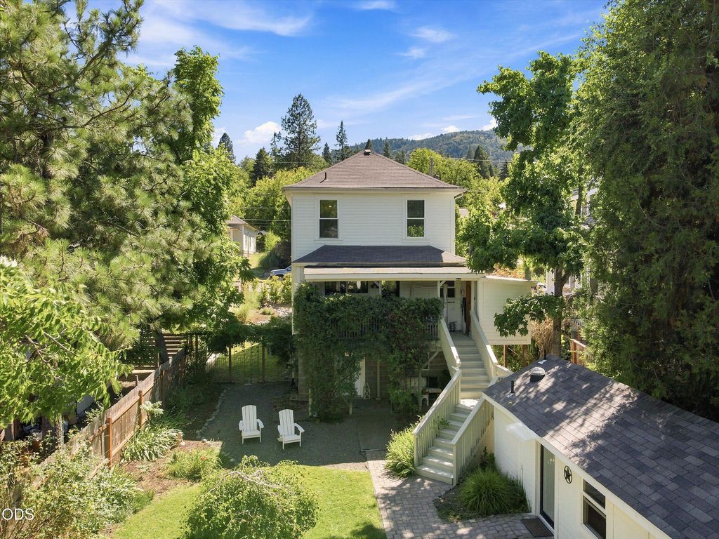 541 Fairview Street, Ashland, OR 97520
