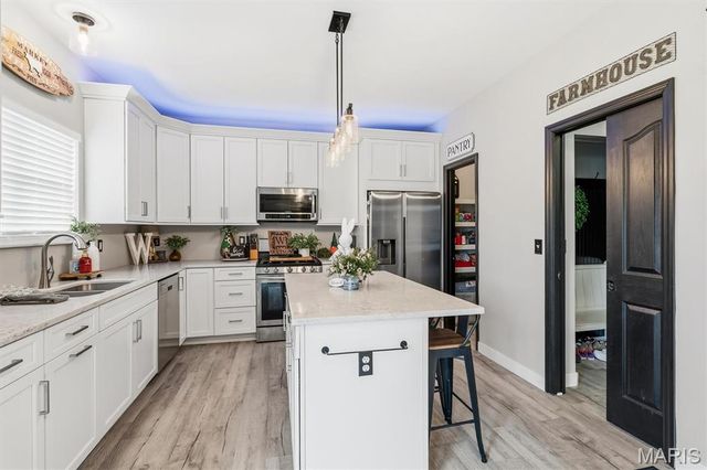 6 Hollow Oak Court, Imperial, MO 63052