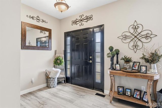 6 Hollow Oak Court, Imperial, MO 63052