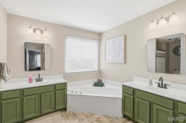 6 Hollow Oak Court, Imperial, MO 63052