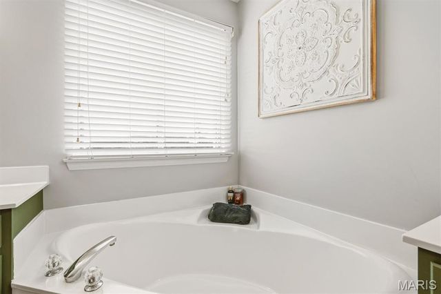 6 Hollow Oak Court, Imperial, MO 63052