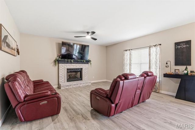 6 Hollow Oak Court, Imperial, MO 63052