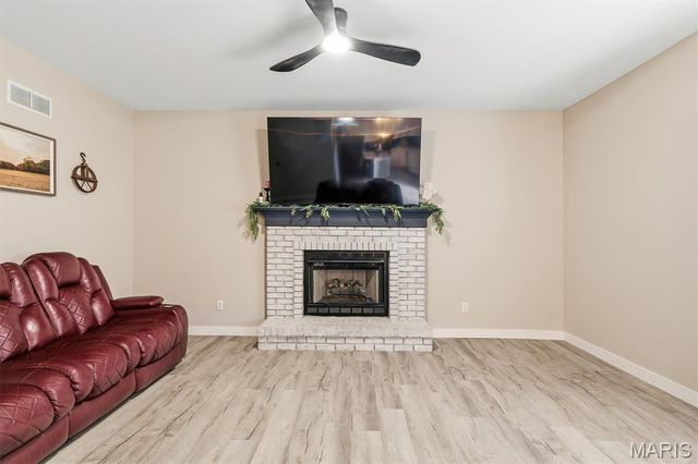 6 Hollow Oak Court, Imperial, MO 63052