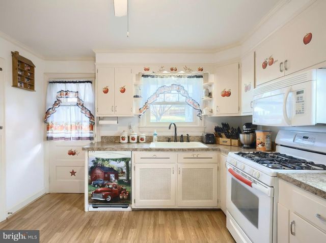 3069 N GEORGE ST, York, PA 17406