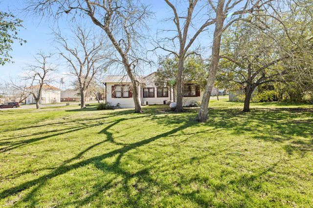 306 S Market ST, Flatonia, TX 78941