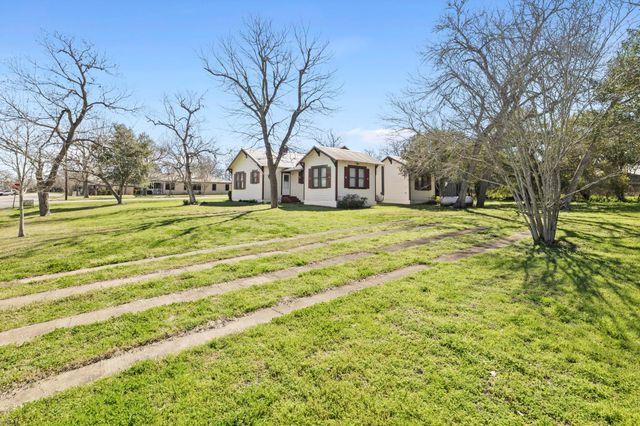 306 S Market ST, Flatonia, TX 78941