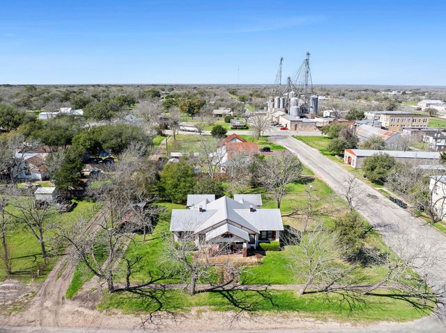 306 S Market ST, Flatonia, TX 78941
