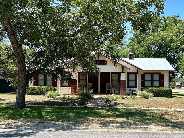 306 S Market ST, Flatonia, TX 78941