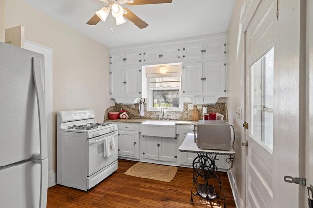 306 S Market ST, Flatonia, TX 78941