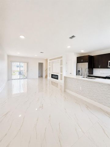 1562 CARBONDALE ROW, Kissimmee, FL 34744
