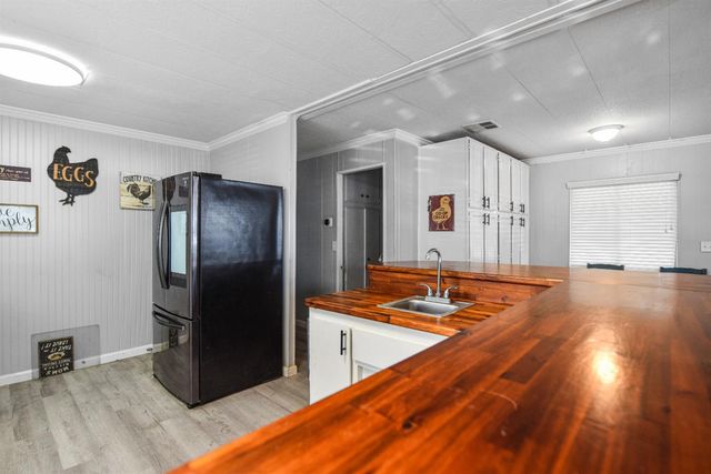 7408 Chantilly Ln, Sacramento, CA 95828